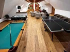 Pokój gier oferuje grę w bilard, ping pong, piłkarzyki