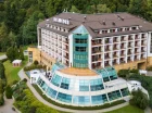 Hotel położony jest na zboczu Góry Równica