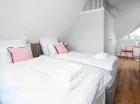 Obiekt oferuje nowoczesne pokoje i apartamenty z aneksami kuchennymi