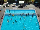 Hotel oferuje możliwości rekreacyjne, szczególnie w ciepłej porze roku