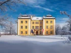 Główny pałac w Łomnicy jest budynkiem muzealnym