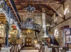 Restauracja główna hotelu znajduje się w zabytkowym budynku Stajni Platera
