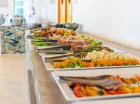Codziennie podawane są śniadania, obiady i kolacje w formie bufetu