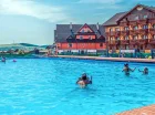 Latem goście mogą się relaksować w zewnętrznym basenie