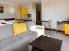 Komfortowe pokoje deluxe są przestronne i nowocześnie wyposażone