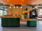 Wnętrze hotelowego lobby