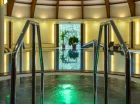Odprężająca strefa wellness z basenem i jacuzzi