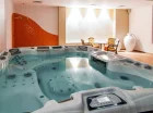 W strefie wellness mieści się jacuzzi z aromaterapią, koloroterapią