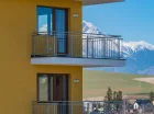 Z niektórych balkonów widać Tatry Wysokie