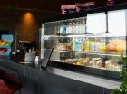 Bar ze zdrowymi przekąskami w strefie wellness