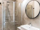 Każdy apartament ma nowoczesną łazienkę
