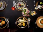 W hotelu znajduje się restauracja ze smacznym jedzeniem podawanym nowocześnie