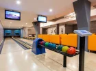Sala klubowa ma dwutorową kęgielnię