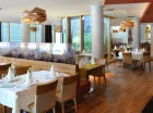 Hotelowa restauracja podaje dania kuchni regionalnej i międzynarodowej
