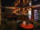 W hotelowym lobby znajduje się bar