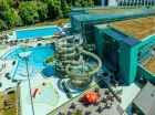 Znajdują się tutaj zjeżdżalnie o długości 72 m i 93 m oraz brodzik dla dzieci
