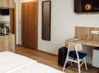 Apartament basic wygląda jak pokój hotelowy