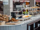 Bufet oferuje mnóstwo różnorodnych smaków