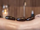 Menu spa posiada bogatą ofertę masaży, m.in. gorącymi kamieniami