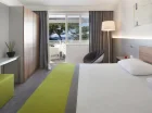 Apartament romantic suite składa się z pokoju dziennego oraz wygodnej sypialni