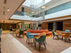 Centrum życia w hotelu stanowi jego Lobby Bar