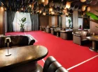 Hotelowy drink bar jest otwierany wieczorem