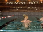 W strefie wellness znajduje się m.in. duży basen z wodą źródlaną