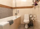 Łazienka apartamentu junior ma wannę