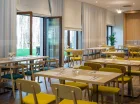 Hotel posiada restaurację z salą jadalną