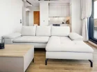 Pokój dzienny apartamentu Premium Plus A63 z dużym tarasem