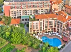 Hotel posiada także mniejszy basen zewnętrzny, przy którym funkcjonuje Fresh Bar