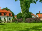 Hotel składa się z kilku budynków
