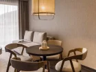 Apartament superior w części hotelowej jest elegancki i nowoczesny