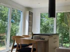 Aspen Prime House to wygodny domek z dużymi przeszkleniami