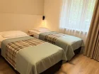 W każdym pokoju znajdziecie czajnik i lodówkę