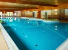 Koło basenu przygotowano też jacuzzi