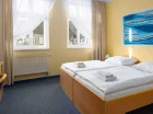 Pokoje oferują widok na zabudowania uzdrowiska