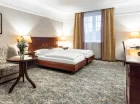 Hotel zaprasza do klasycznych wnętrz z malowniczym krajobrazem za oknem