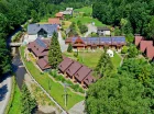 Resort jest położony nad górskim potokiem