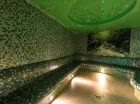 W strefie wellness dostępne są dwie łaźnie, sauny infrared, sucha i góralska