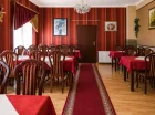 Śniadania i obiadokolacje są podawane w sali restauracyjnej