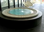 Goście mogą zrelaksować się w jacuzzi