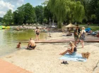 Hotel Montis znajduje się zaledwie 100 metrów od malowniczego kąpieliska