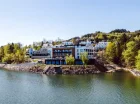 Resort jest zjawiskowo położony wprost nad Jeziorem Żywieckim