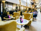 Lobby bar w imponująco otwartej części hotelu