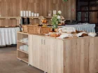 Śniadania i obiadokolacje są podawane w formie bufetu