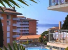 Wprost przy hotelu znajduje się taras słoneczny z basenem dla dzieci