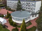 Obiekt mieści się w zachodniej części Jastrzębiej Góry