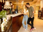 Hotelowa recepcja jest czynna całą dobę