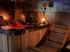 Można się tu odprężyć w ciepłej wodzie jacuzzi